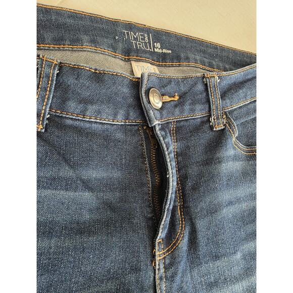 Time And Tru Jean Shorts Womens Sz 16 Blue Denim Cuffed Stretch Mid Rise Pockets - Picture 5 of 5